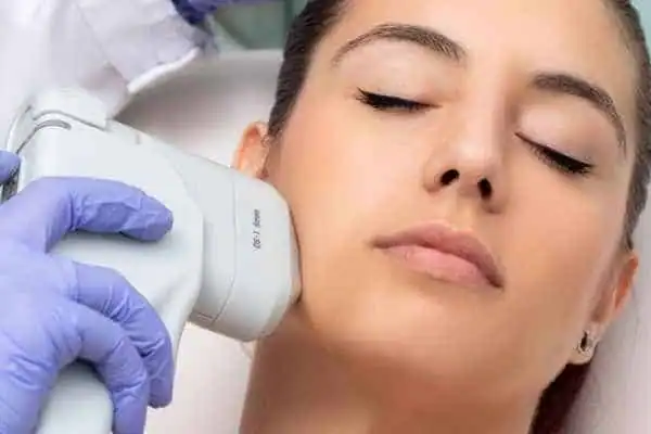Image of woman having HIFU Hassocks treatment