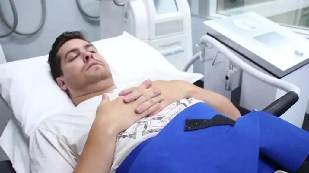 Transforming Bodies: Celebrity Success Stories and the Truth Behind Body Contouring 2 Image of male having body contouring Hassocks treatment
